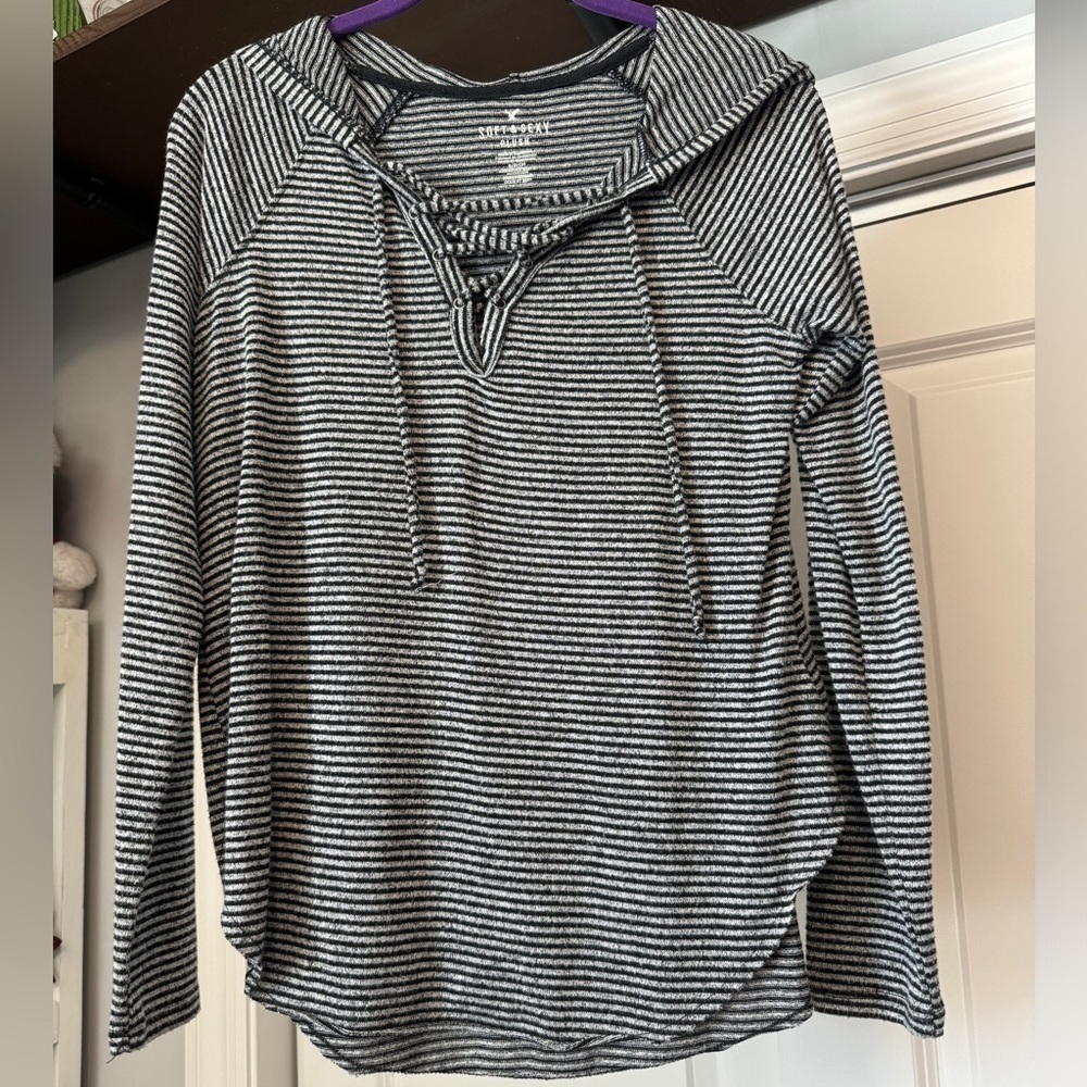American Eagle. Size Small Ling Sleeve Hooded Soft Shirt Black and White Stripes